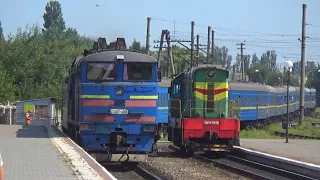 Величавый бубнящий ганнибал | 2ТЭ10УТ-0064 с поездом Львов - Херсон прибывает на ст.Николаев