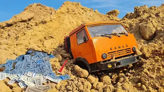 We found a KAMAZ with $500,000 in it... An abandoned 4x4 truck in the sands.