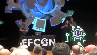 Kevin Mitnick Live Hack at DEF-CON