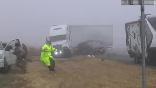 Truck Crash Compilation 2020 (Trucks vs. Cars) Подборка страшных и смертельных ДТП с грузовиками.