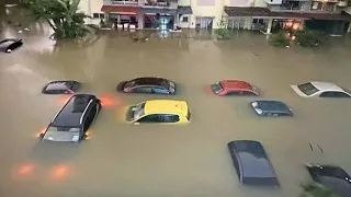 Flash Flood incident  baling keda Malaysia 2022!! Road turns into River