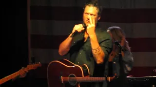 Blake Shelton - She's Got A Way With Words (Live)