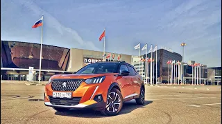 Peugeot 2008 - самый футуристичный и экономичный ( по расходу топлива ) кроссовер в своём классе !