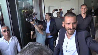 Bonucci given hero's welcome by Milan fans