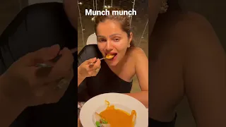 Munch munch Travel and crunch #rubinadilaik