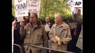 UK: LONDON: ANTI NATO PROTESTS AT US EMBASSY