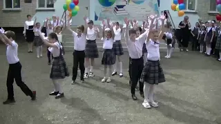 "Мир без войны" (Что-то в мире случилось такое...) Танец в исполнении учеников начальной школы.