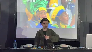 Deep and Hip featuring Jullian Gomes
