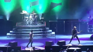 Billie Joe throws "Blue" at Tre Cool (Rare Video) 2010