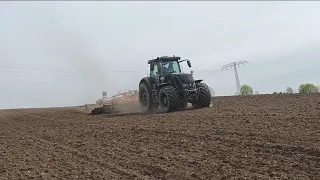 Sattbeetvorbereitung 2023 im Erzgebirge mit Valtra technik