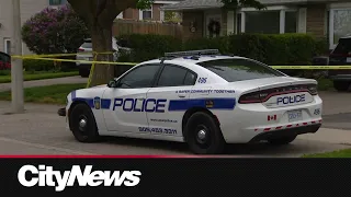 Suspect surrenders to police after triple stabbing in Mississauga