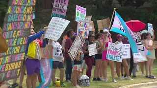 Greg Abbott signs bill saying athletes must play with gender born with in public college sports