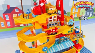 Vidéo d’apprentissage de jouets pour les enfants - Voie ferrée en Bloc de construction Lego !