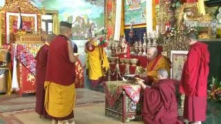 17th Gyalwang Karma performs Long Life Offering to Kenchen Thrangu Rinpoche