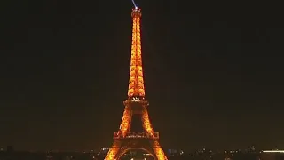 Drunk Americans spent night on Eiffel Tower, police say