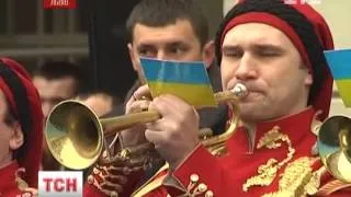 "Ще не вмерла Украина" в исполнении двух тысяч человек