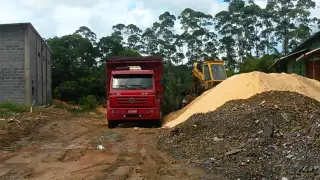 Carregamento resíduos de Serraria