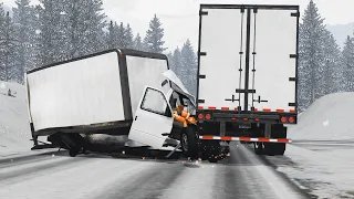 BeamNG Drive - В ЧУДОВИЩНОЙ Аварии Выжили Все | Две Фуры Разорвали Газель