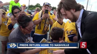 Preds Return Home To Crowd Of Cheering Fans