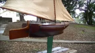 ANTIQUE 18 INCH CEDAR SKIFF/  BALMAIN BUG YACHT