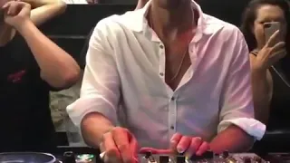 Sam Paganini playing his own track "Rave" at Il Muretto