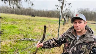 Deer friendly barbed wire fence design