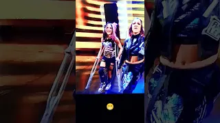 Dakota Kai Still Running Her Mouth On Crutches 😂💨💯 #damagecontrol #wwe #mondaynightraw