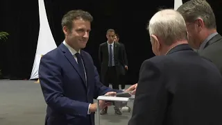 Macron and Le Pen cast their votes