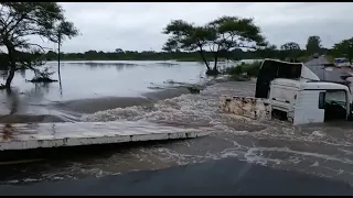 Consequências das chuvas Estrada Nacional Número 1, Moçambique zona Centro