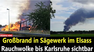 Großbrand in Sägewerk im Elsass - Rauchwolke bis Karlsruhe sichtbar