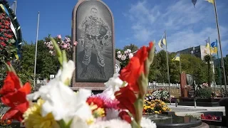 У День пам’яті на житомирському військовому кладовищі загиблих захисників вшановували рідні