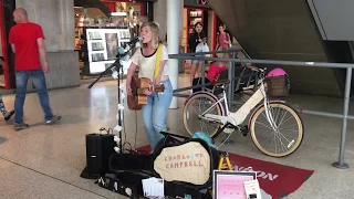 The Rembrandts, I'll be there for you, Friends TV theme (cover) - busking in the streets of London