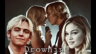 Kyle & Dani - Drowning || Status Update