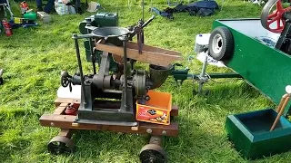 T) VINTAGE STATIONARY ENGINES . ATCO KICK START CYLINDER LAWNMOWER . SUFFOLK PETROL ENGINE .TRACTORS