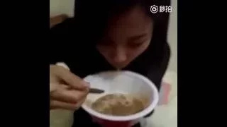 羋月傳花絮 劉濤用牙刷吃泡麵
