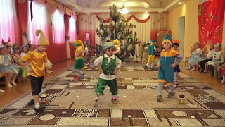 Танец "Гномиков и Белоснежки" в детском саду (ср.гр.4-5 лет)