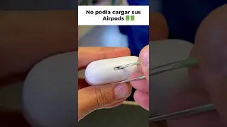 Cómo arreglar el puerto de carga de unos Airpods con un simple truco #shorts #apple #airpods #ios