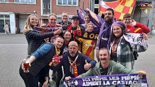 Les fans du RC Lens et du Toulouse FC chantent ensemble dans le centre-ville de Lens après le match