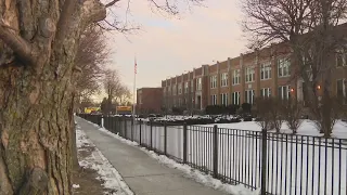 Mount Greenwood Elementary holds in-person learning as CPS/CTU standoff continues