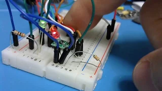 ATtiny10 blink two LED's