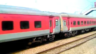 Rajdhani express and Indore nizamudin intercity express at same time