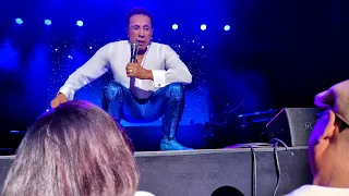 SMOKEY ROBINSON FLIRTS w/ WOMAN IN FRONT OF HER MAN & REFUSES TO STOP @ Dallas Rodeo 2024