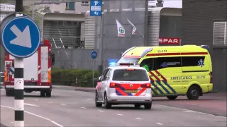 Politie Brandweer Ambulance met spoed naar reanimatie in Amsterdam