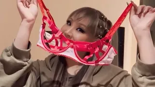 CL being dirty-minded for 3 and a half minutes