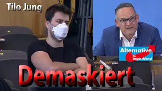 Wie Tilo Jung  mit einer scheinbar dummen Frage auf der AfD-Pressekonferenz Psychoterror betreibt