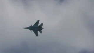 Су-30СМ потерял тормозной парашют, во время пилотажа