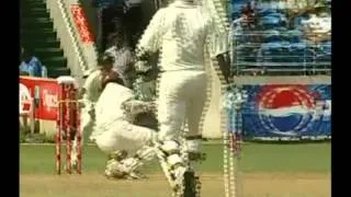 Brett Lee Ball hits Chanderpaul