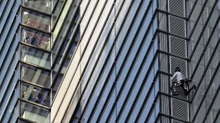Ален Робер без страховки взобрался на 230-метровый небоскрёб в Лондоне
