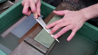 Work scenery of knife sharpening