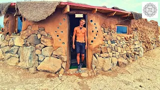 Living in a mud house - this is how the volunteers of the animal welfare community live on Tenerife